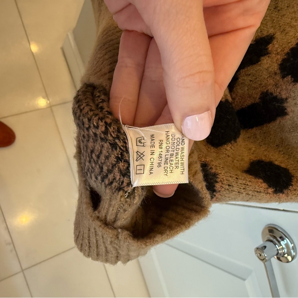 Vici leopard sweater size L - Picture 5 of 6